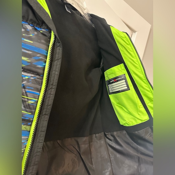 ZeroXposur Black and Bright Green boys winter coat - Picture 4 of 7